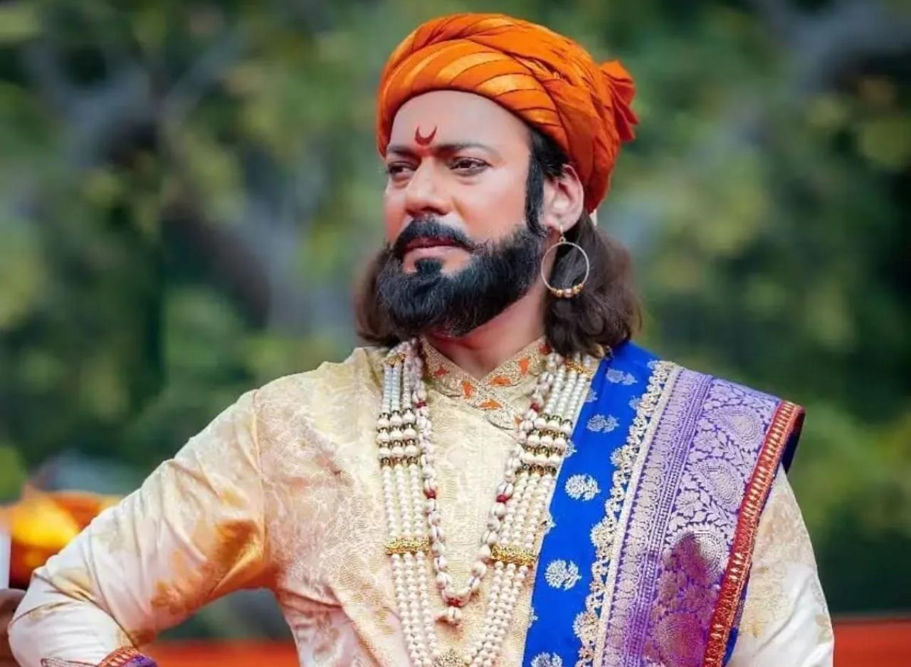 Chandrakant Mandare took on the titular role in the 1952 film Chhatrapati Shivaji, directed by Bhalji Pendharkar. His portrayal left an indelible mark.