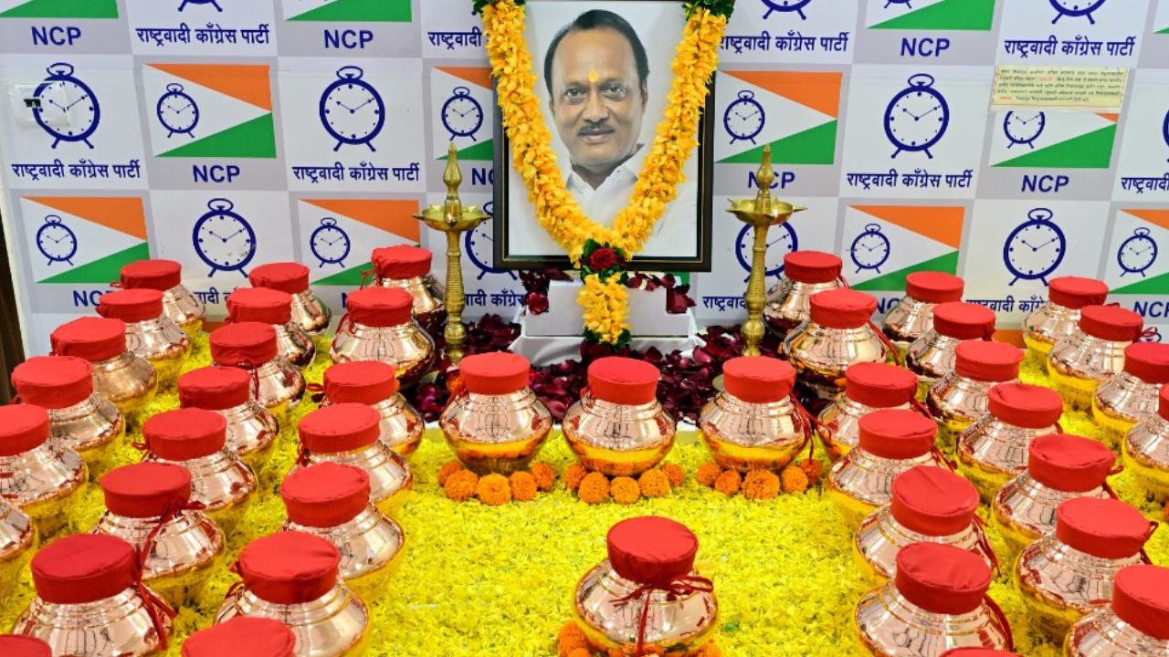 His death has led to an outpouring of condolences and tributes from political leaders and the public