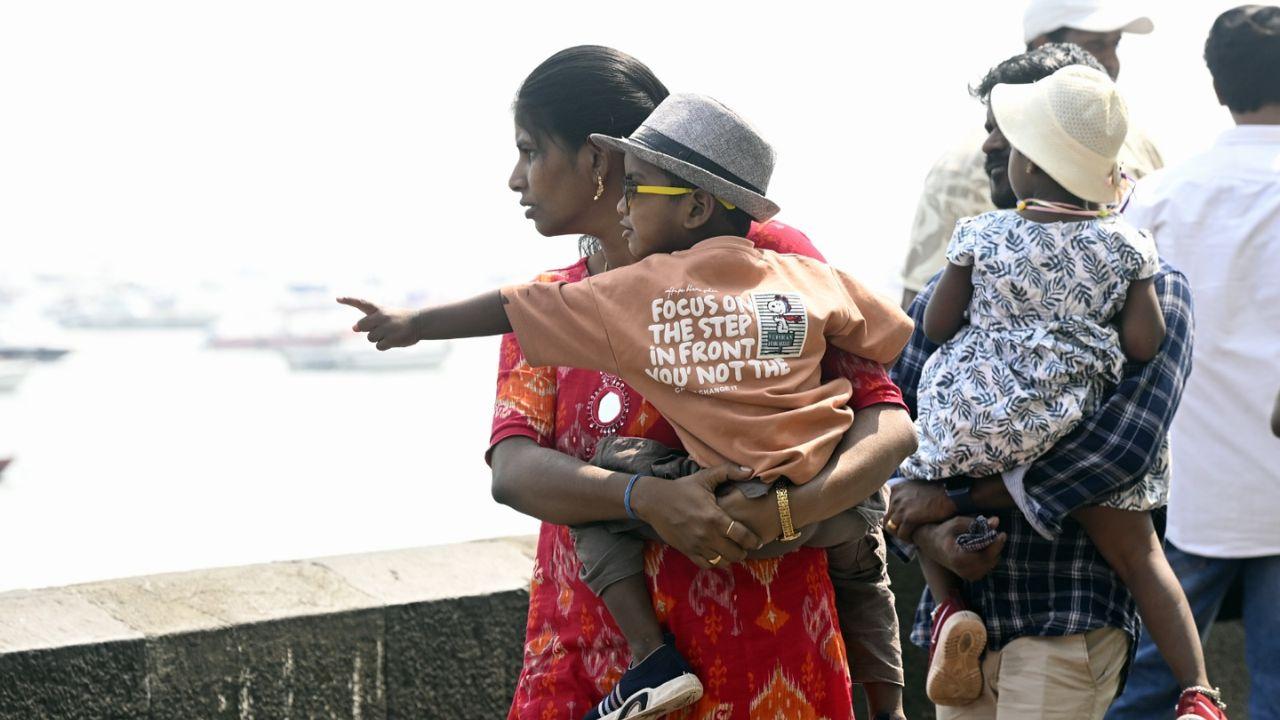 Residents and tourists alike were seen looking for cover and hydration while navigating crowded areas and popular landmarks