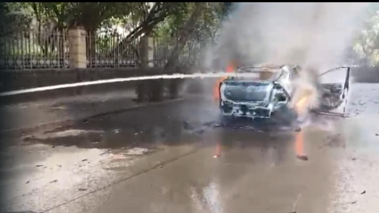 All three occupants managed to get out of the vehicle safely as soon as the fire started. No injuries were reported