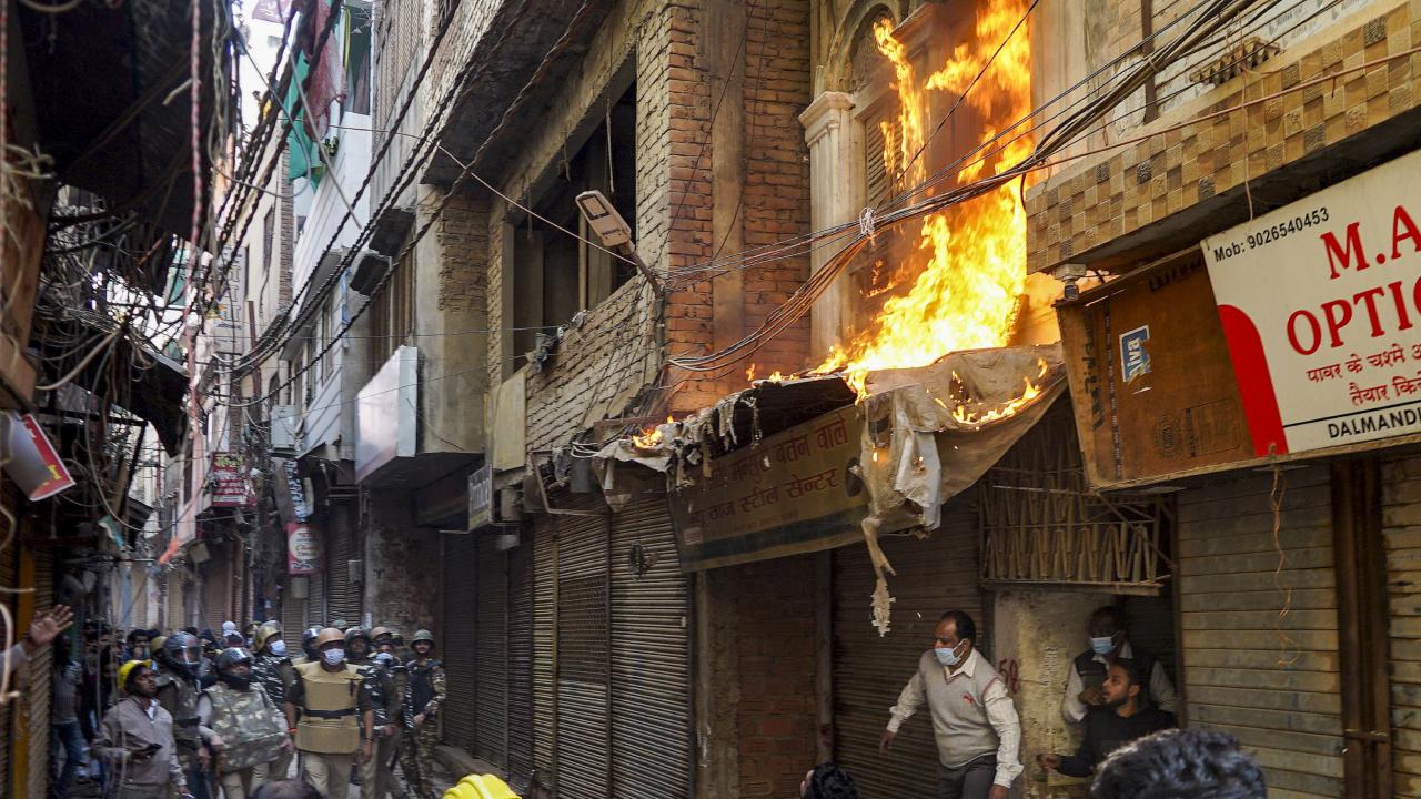 The administration is carrying out demolition of 21 dilapidated buildings, including houses and shops, using bulldozers and manual tools such as hammers