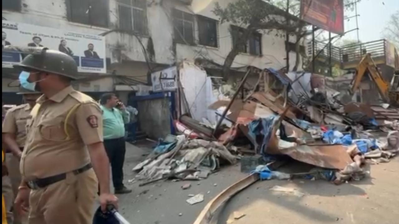 The operation was conducted by the BMC’s ‘T’ Ward under the supervision of Deputy Municipal Commissioner (Zone 6) Santoshkumar Dhonde and led by Assistant Commissioner Yogita Kolhe