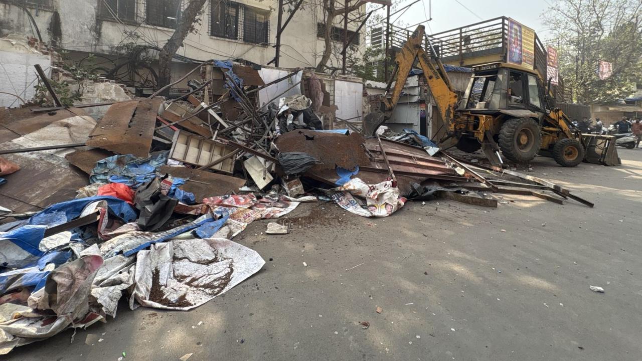 Around 70 civic officials and staff members were present during the drive. Adequate police security was also deployed to maintain law and order