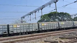 Uncontrolled loaded freight train rolls down between Palasdari-Karjat stations