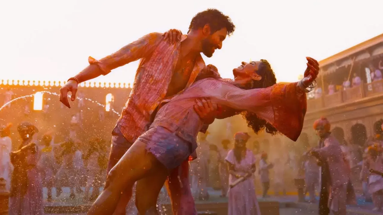 Panwadi from Sunny Sanskari Ki Tulsi Kumari deserves to be on top spot this Holi. It features Varun Dhawan, Janhvi Kpaoor, Rohit Saraf and Sanya Malhotra. Not only festival, the song has also started new trend of colourful sundowner celebration during weddings.