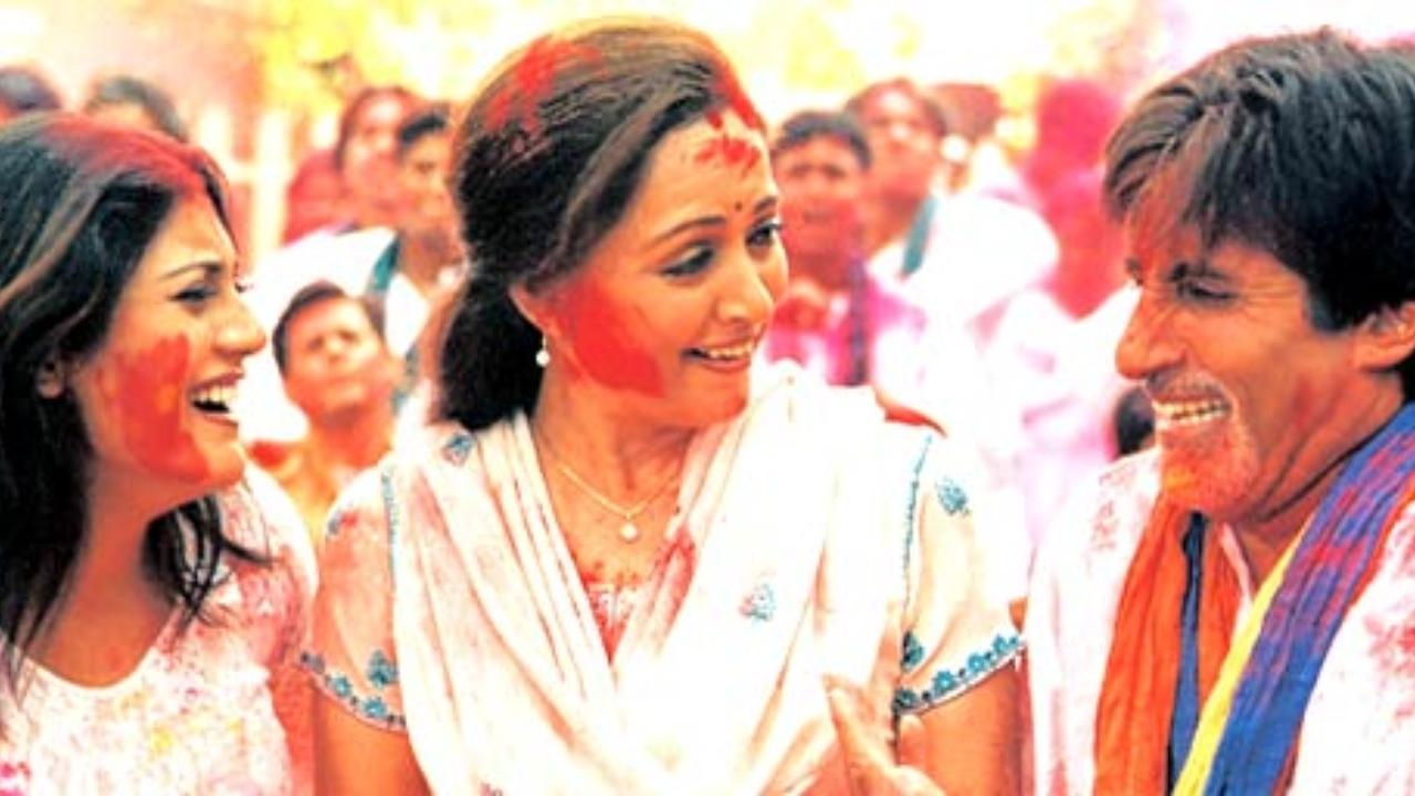 If there’s one evergreen Holi anthem that never goes out of style, it’s Holi Khele Raghuveera from Baghban. Featuring the legendary duo Amitabh Bachchan and Hema Malini, the song unfolds during a lively Holi celebration, filled with colour, dance and pure festive joy. 