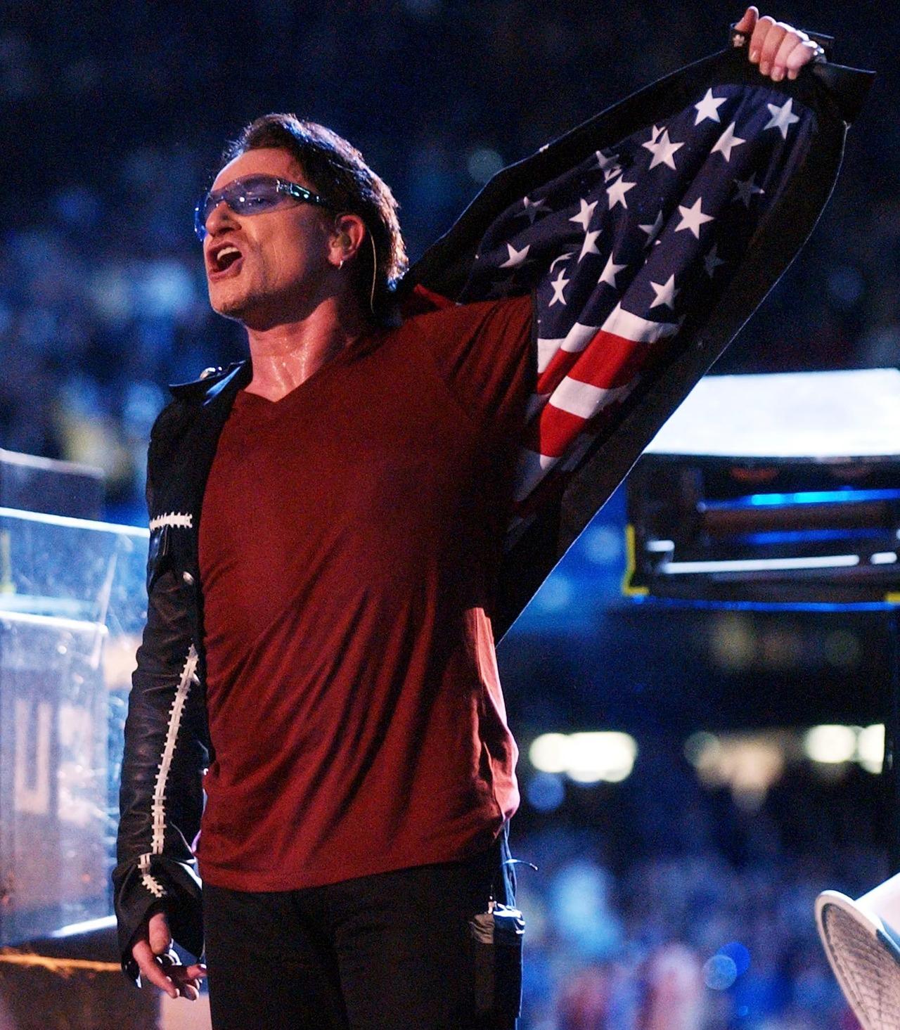 U2 (2002)
In the first Super Bowl after the September 11 attacks, U2 made sure to pay tribute to the lives lost. As the song 'Where the Streets Have No Name,' played, the names of those lost were projected on a massive scrolling backdrop.