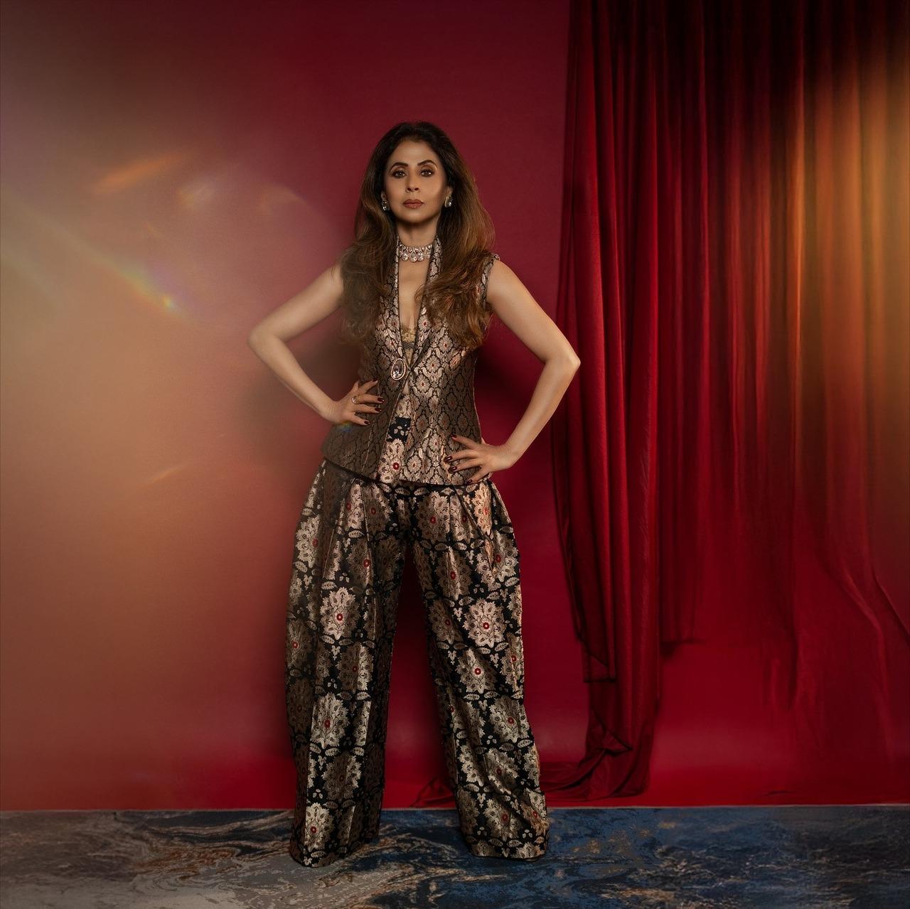 <p>Blending the Indian fabric with a western style co-ord set, Urmila gives major indo-western goals here, proving she`s always up for things experimental and fun.</p>