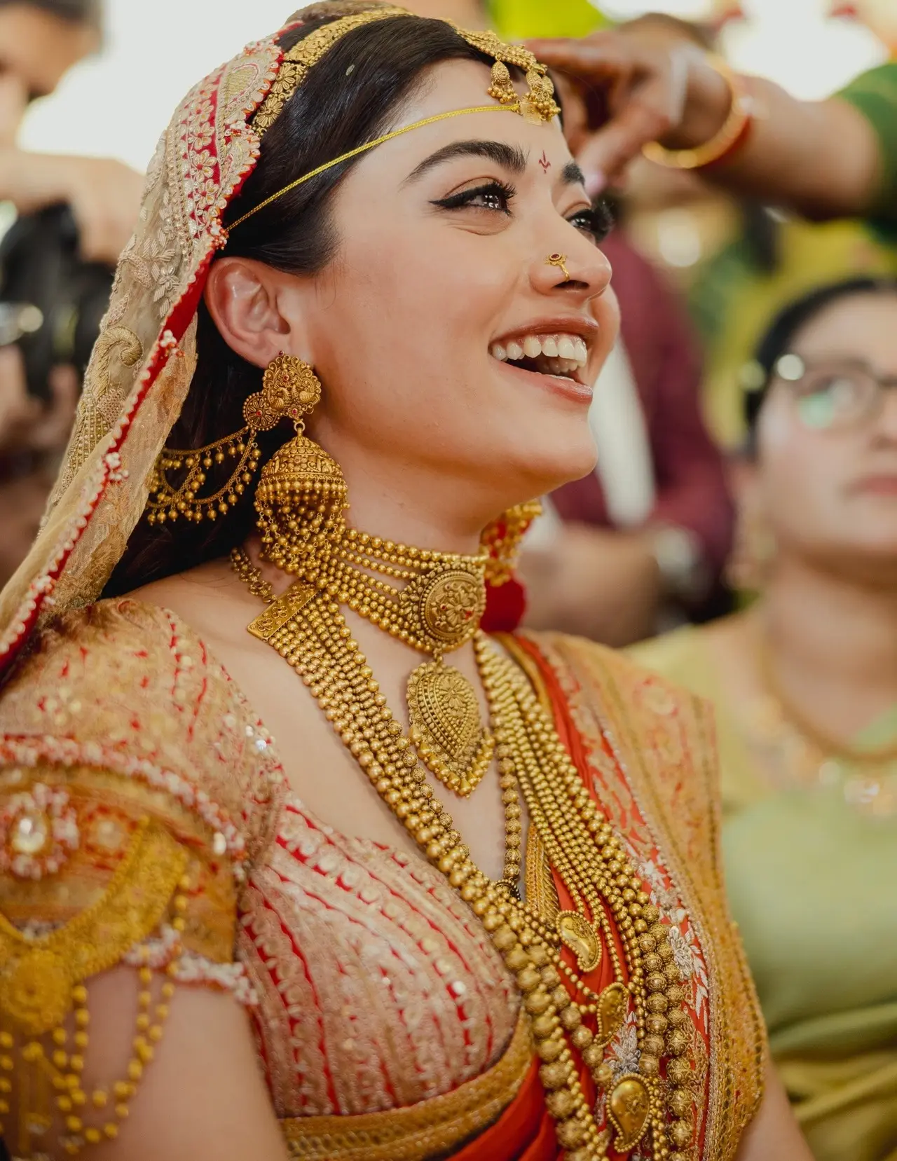 In a heartwarming moment, Rashmika was seen getting teary-eyed during the rituals as she smiled with happy tears.