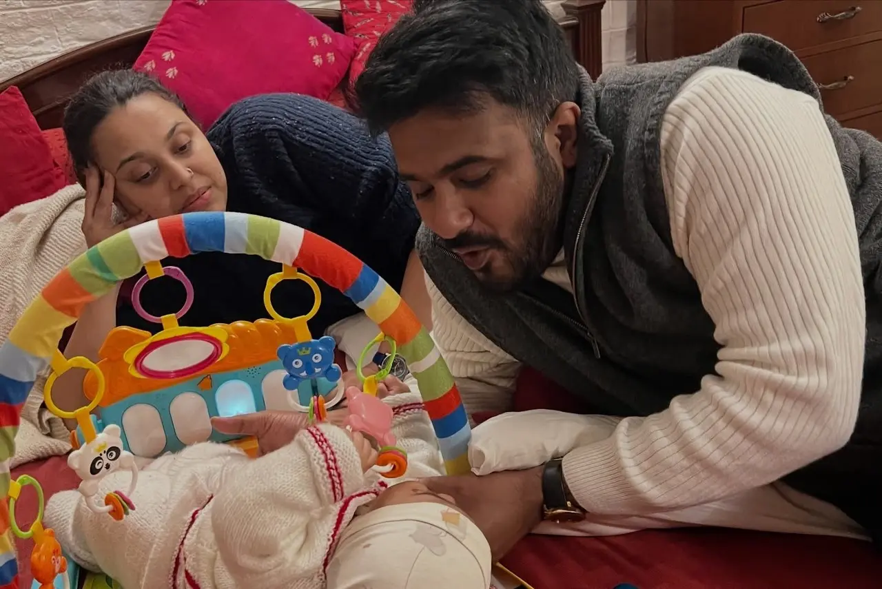 Parents Swara and Fahad are seen enjoying a personal moment with their newborn daughter Raabiyaa in this picture.