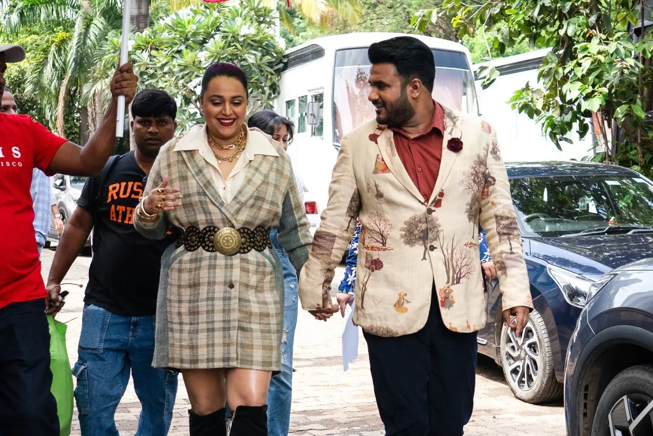 Swara and Fahad seem to enjoy a hearty chat in this picture from the sets of the reality show Pati Patni Aur Panga.