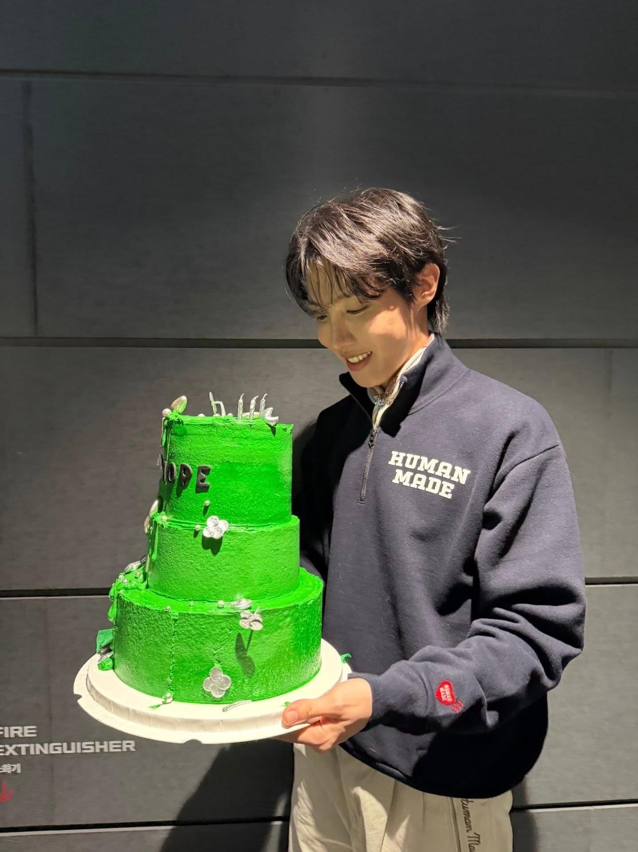 J-hope was seen admiring the huge cake while holding it in his pand in one of the pictures.