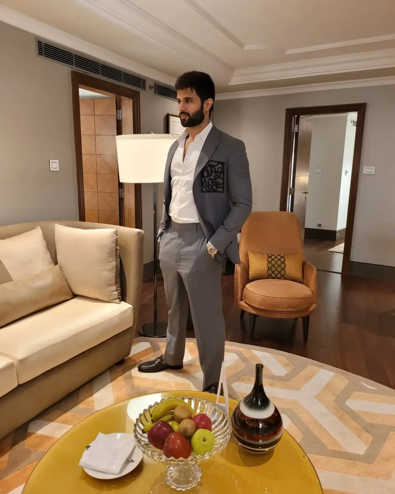 Vijay Deverakonda’s luxurious mansion is located in Hyderabad’s Jubilee Hills. According to reports, the property is worth Rs 15 crore. 