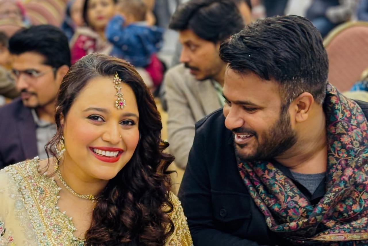 Fahad clearly cannot take his eyes off his wife as she flashes her brightest smile in this picture.