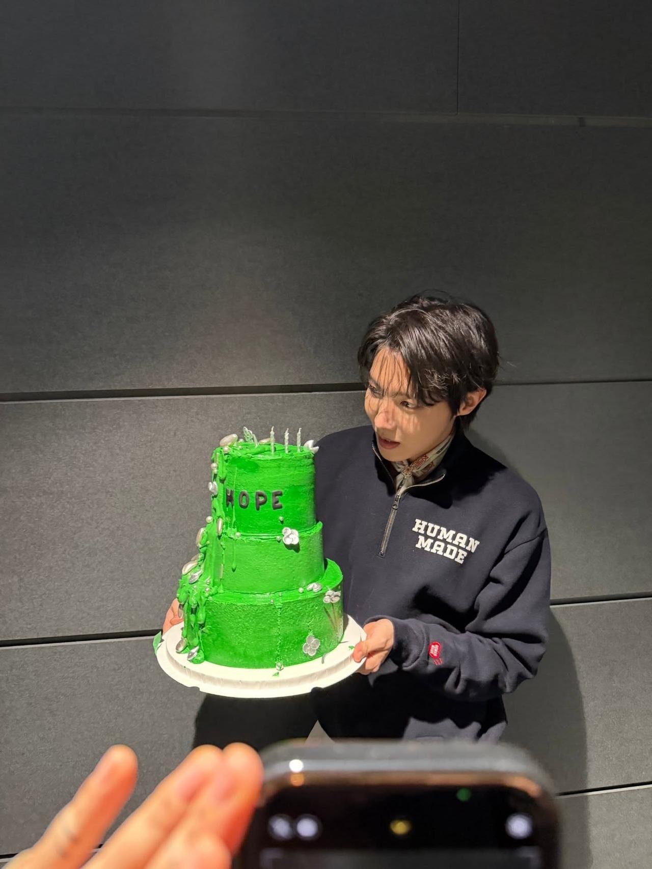 Hobi seemed to be awestruck by the beautiful cake as she looked at it in comeplete awe.