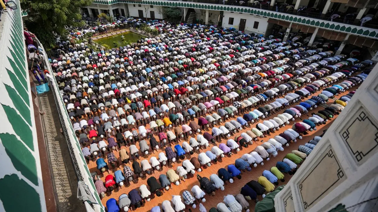 Visuals from Khairuddin Masjid in Amritsar, where devotees thronged to offer prayers on the second Friday of Ramadan