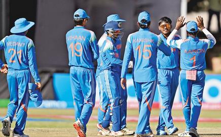 India skipper and offie Ayush Mhatre (2nd from right) celebrates the wicket of Pakistan’s Ahmed Hussain with teammates. Pics/Getty Images