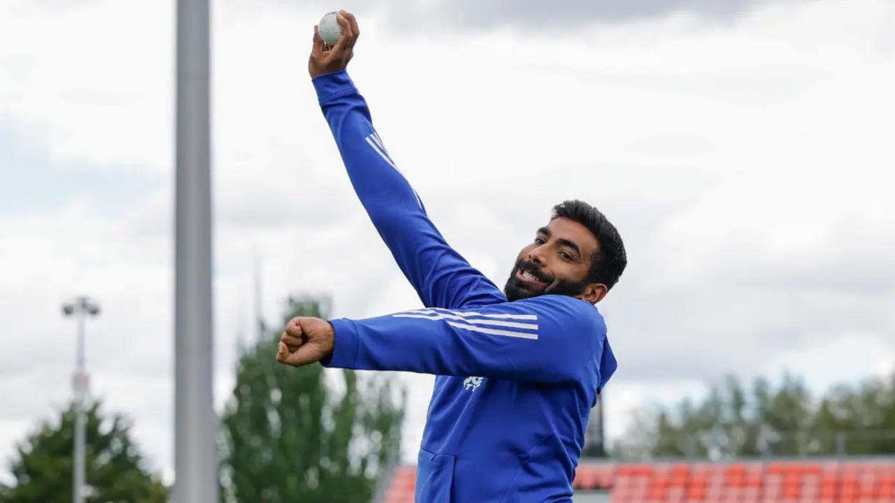 On the other hand, Bumrah has 33 wickets in 23 matches with an average of 14.00. His best bowling figures are three wickets for seven runs (Pic: File Pic)