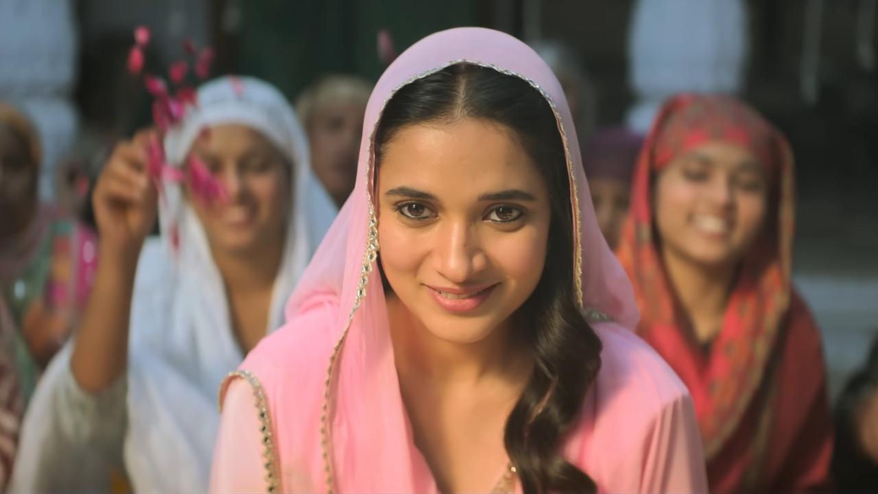 Responding to the filmmaker and actor, director Kamakhya Singh gave a befitting reply. He calls Raj intellectually bankrupt, while claiming Kashyap is blind to the truth.