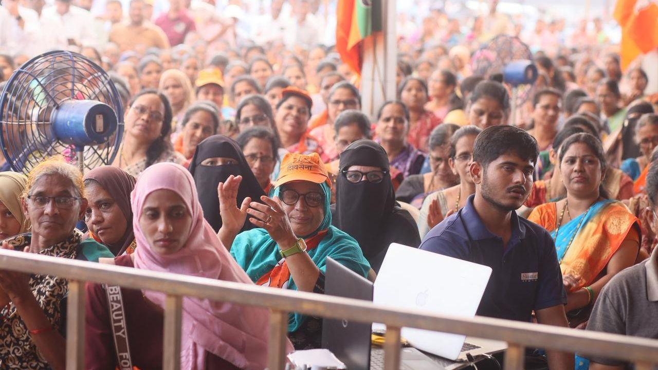 Praising senior leader Narayan Rane, Shinde said that under his guidance the Sindhudurg Zilla Parishad has emerged as a model council