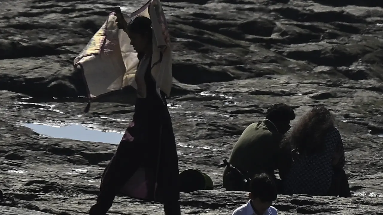 Air quality across Mumbai showed noticeable variation, though overall conditions remained encouraging. According to data from the Centre’s SAMEER app, the city’s overall Air Quality Index (AQI) stood at 50 on Friday morning, placing it in the ‘good’ category