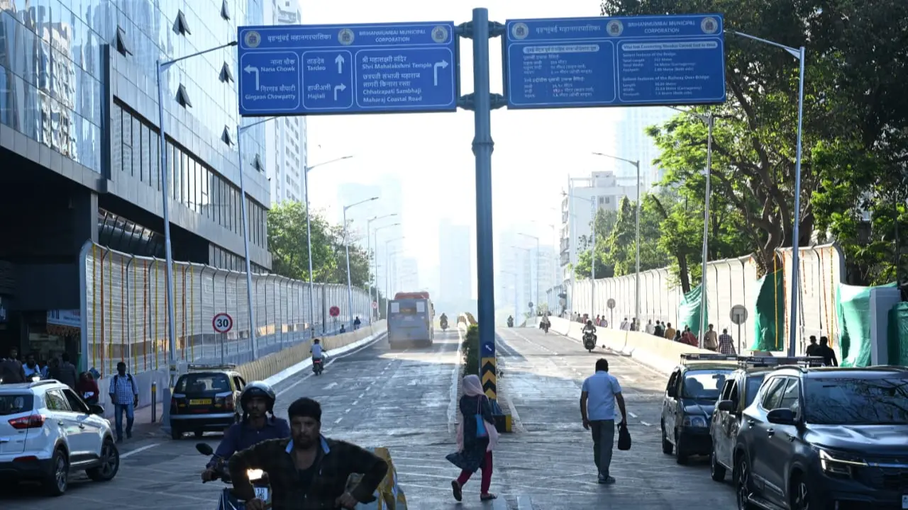 The flyover spans a total length of 333 metres, comprising 138.39 metres on the eastern side, 157.39 metres on the western side, and 36.90 metres within railway limits. It features a 7-metre-wide carriageway along with pedestrian-friendly footpaths on both sides