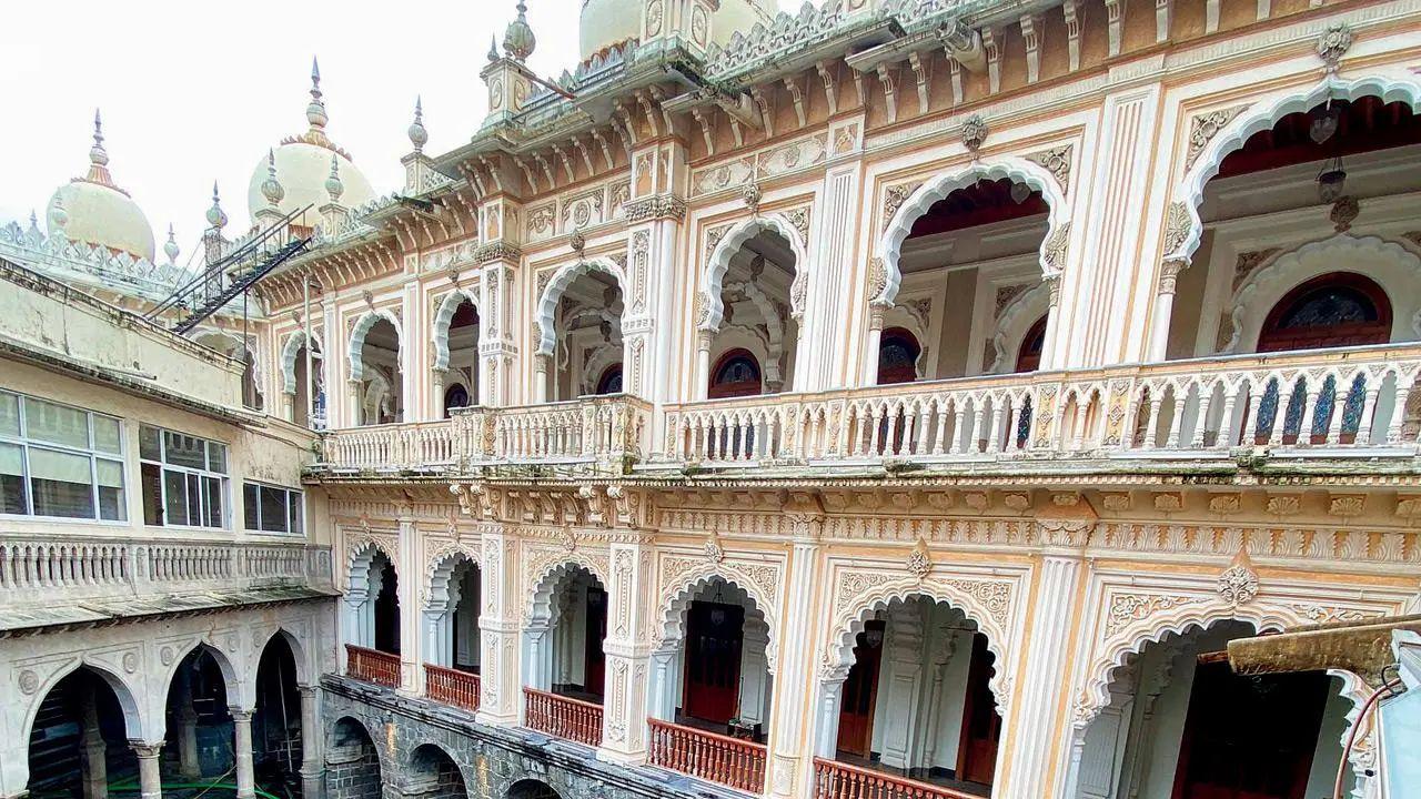 Juma Masjid, Kalbadevi
Dating back nearly 280 years, the Juma Masjid in South Mumbai is renowned for its tranquil ambience and striking white marble interiors. Pic/ Mid-Day Archives