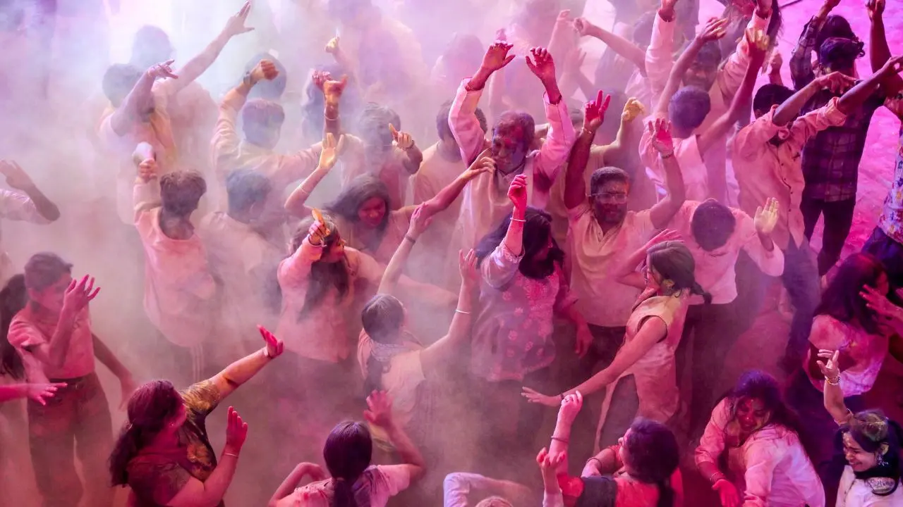IN PHOTOS: Nagpur students kick off Holi festivities with vibrant celebration