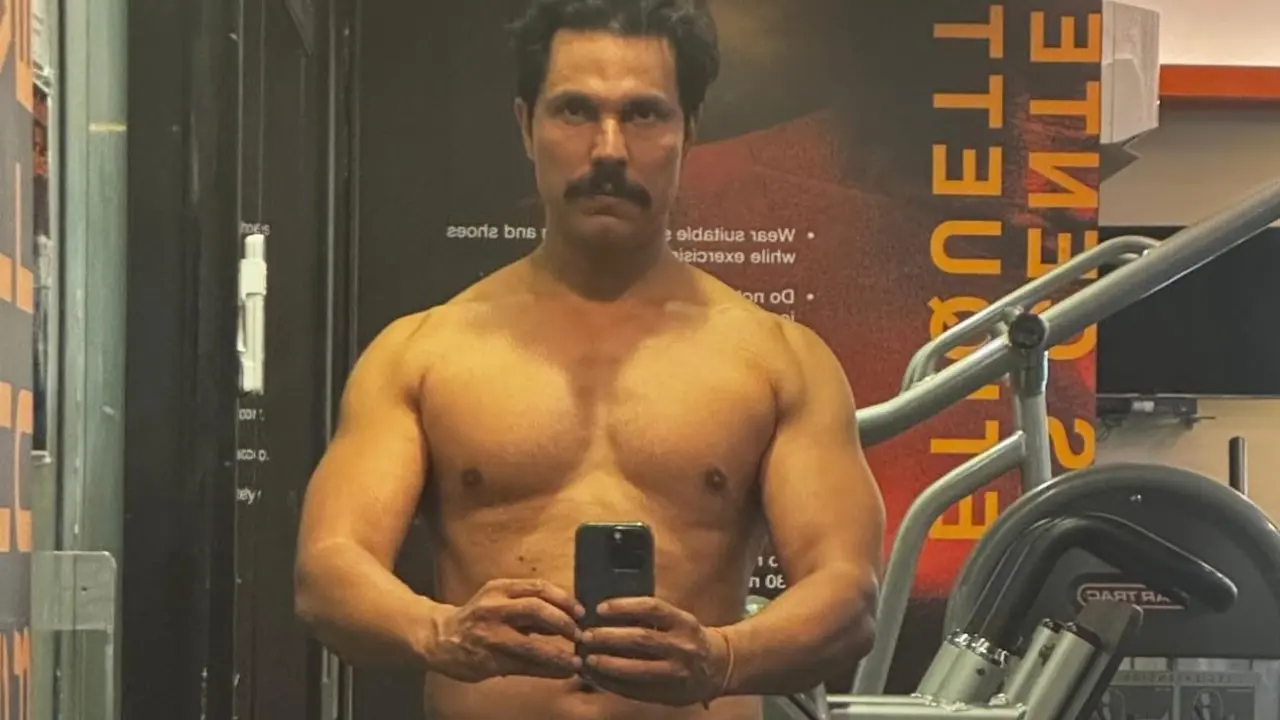 Randeep Hooda flaunts buff physique for Eetha in new gym selfie