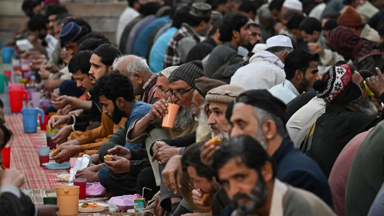 IN PHOTOS: Hundreds gather at mosque in Pakistan to break fast during Ramadan