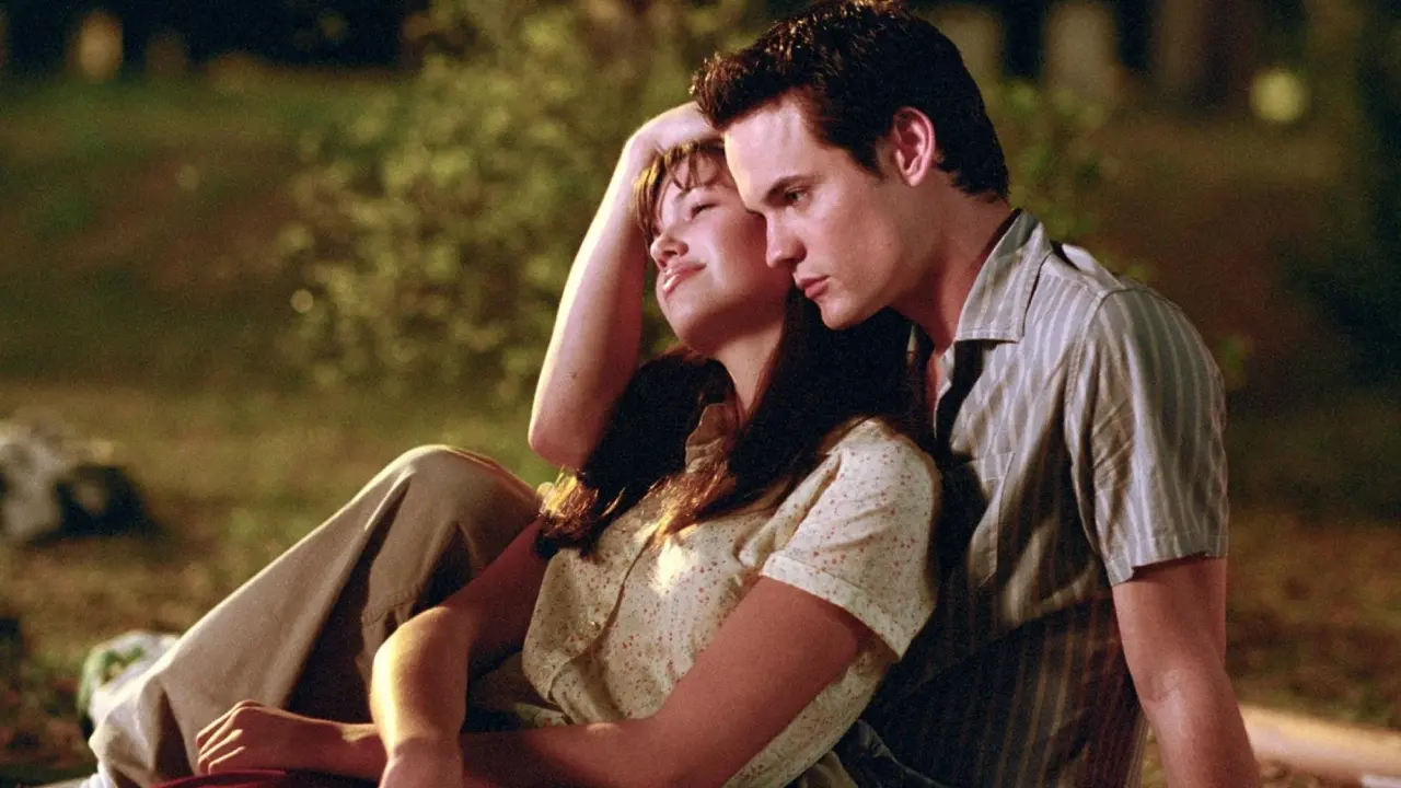 A Walk to Remember (2002), starring Mandy Moore and Shane West, is a heartfelt romantic drama based on Nicholas Sparks’ novel of the same name. The film explores the story of a rebellious teen who falls for a kind-hearted girl with a hidden struggle.
