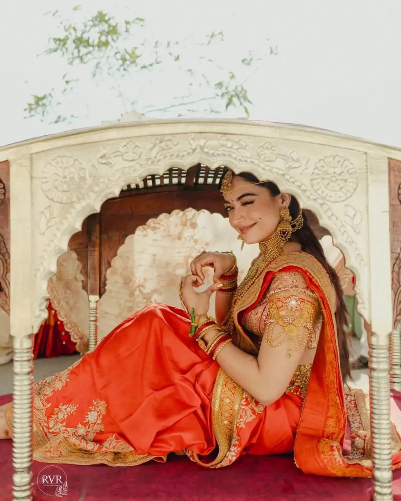 Rashmika seated in a palki oozes royalty vibes, just like rani and rajkumaris of Rajwad and Mewad