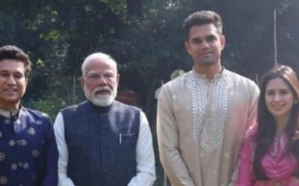 Sachin Tendulkar, Narendra Modi, Arjun, along with his fiancée, Saaniya Chandok (Pic: X/@sachin_rt)