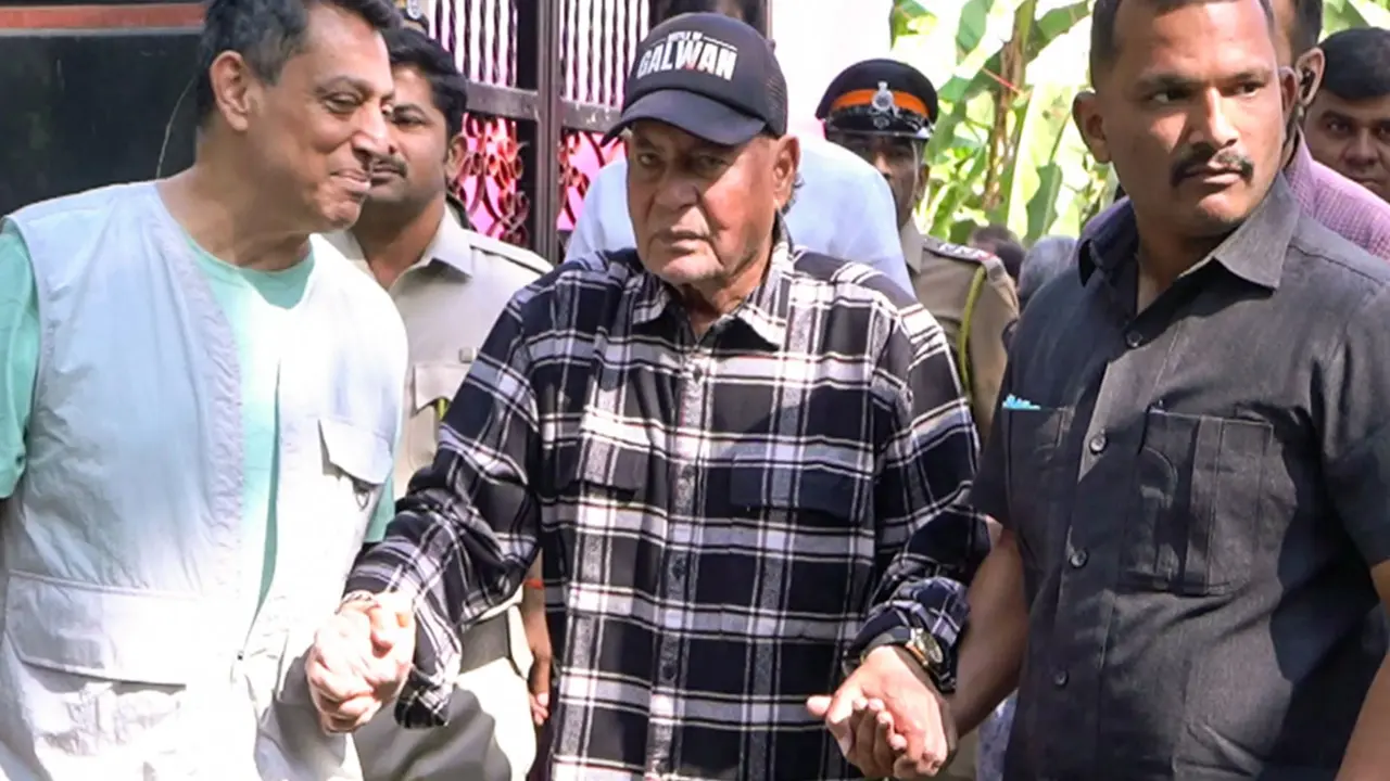 Salim Khan was born on November 24, 1935, in Indore, Madhya Pradesh. He grew up in a well-known family of Indore.