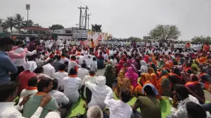 Sena (UBT) MP leads farmers protest, alleges land grab for Shaktipeeth e-way