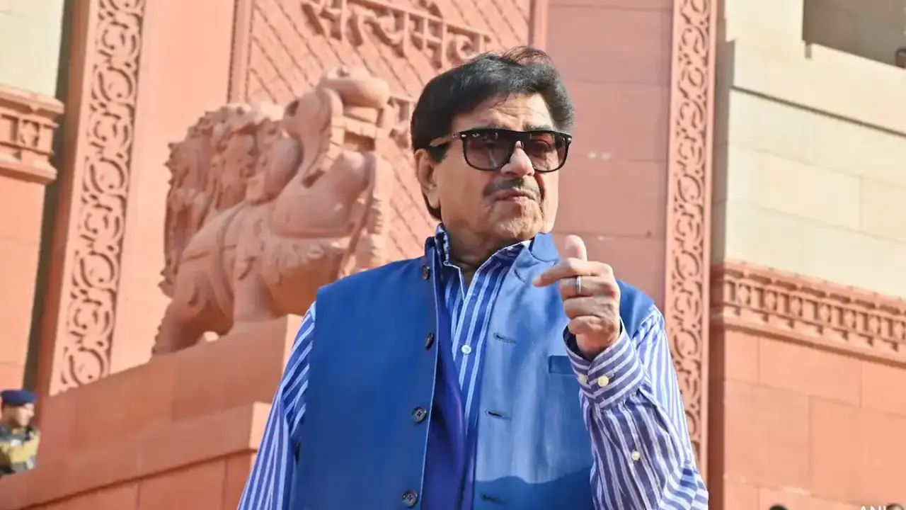 Shatrughan Sinha moves Bombay HC over misuse of his dialogue Khamosh