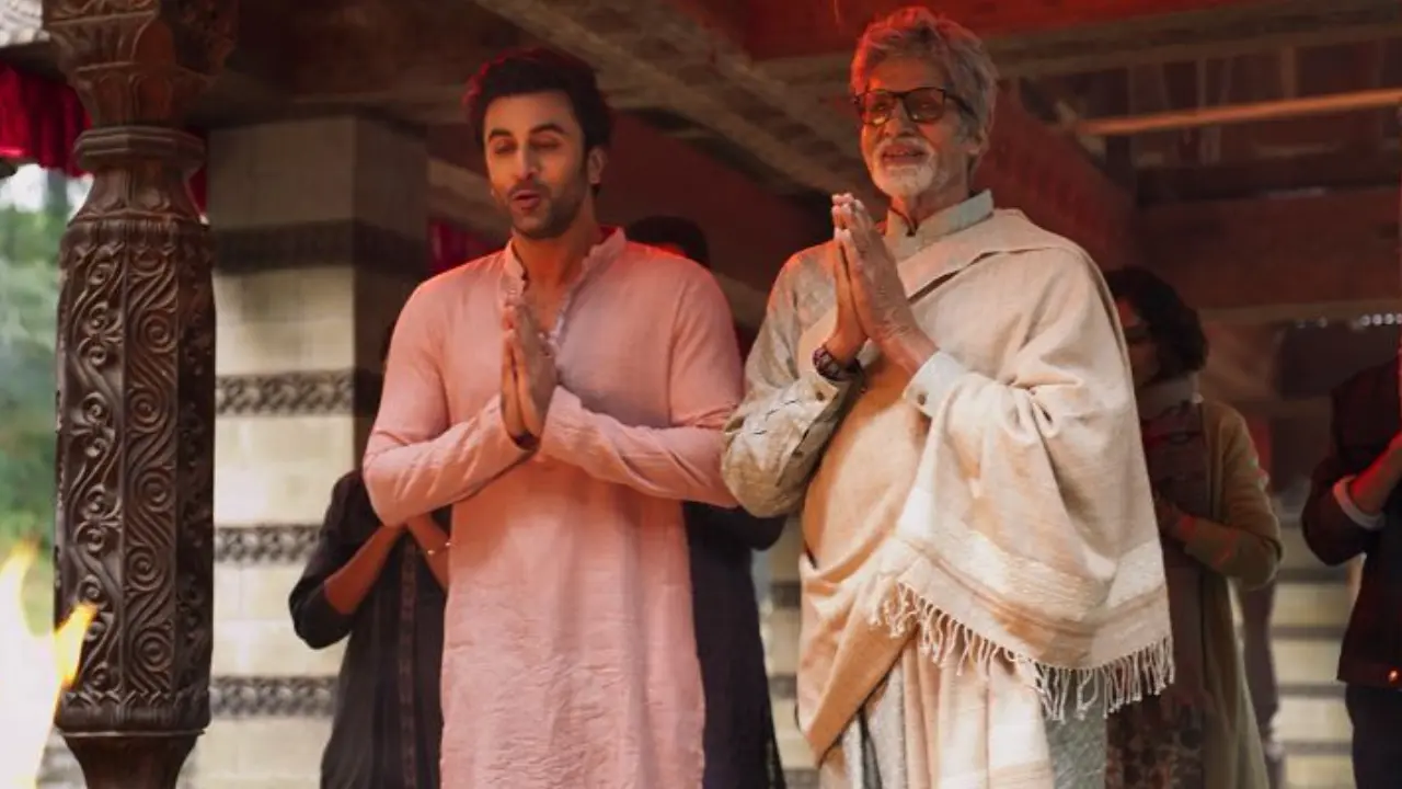Deva Deva (Brahmastra)
Picturised on Ranbir Kapoor, the song captures the awakening of inner fire and spiritual destiny. With its stirring chants and grand visuals, it celebrates Shiva as the source of light, transformation, and boundless power.