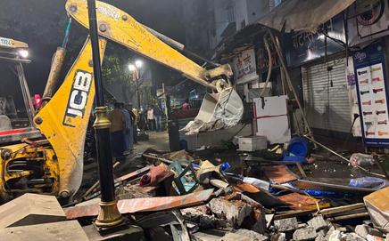Major eviction drive carried out by BMC in Kandivali