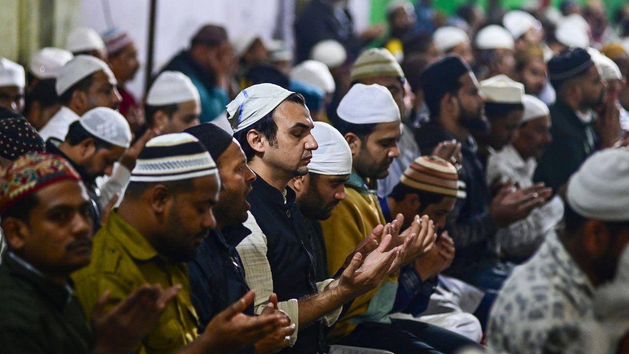 <p>People from Muslim community offered prayers on Friday on the ocassion of Ramadan across India</p> <p>People from Muslim community offered prayers on Friday on the ocassion of Ramadan across India</p>