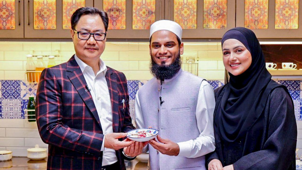 <p>Union Minister Kiren Rijiju on Thursday greeted actor Sana Khan and her husband in Mumbai on the ocassion of Ramada</p> <p>Union Minister Kiren Rijiju on Thursday greeted actor Sana Khan and her husband in Mumbai on the ocassion of Ramada</p>