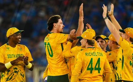 South Africa's players celebrate a wicket during the T20 World Cup 2026 match (Pic: X/@ProteasMenCSA)