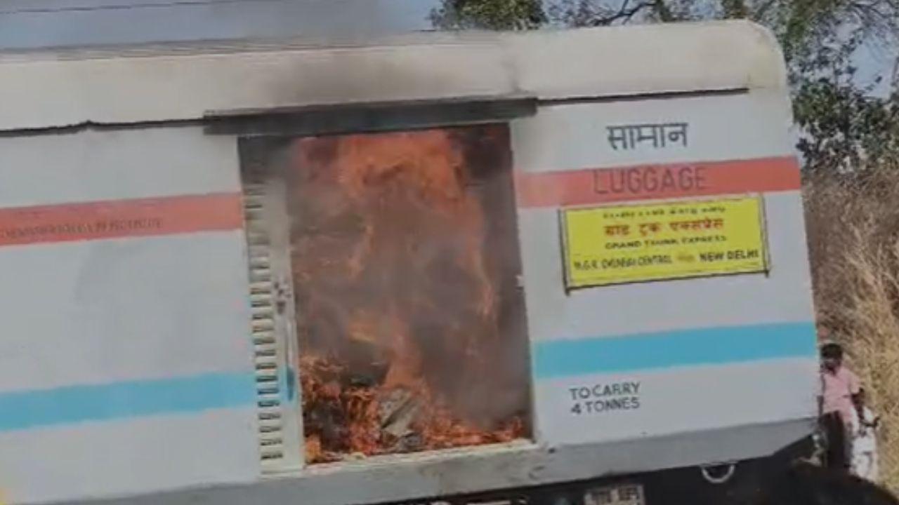 Fire breaks out in SLR coach of New Delhi-Chennai train in Nagpur division
