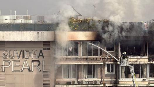Mumbai: Fire breaks out at Vile Parle building; one woman dead