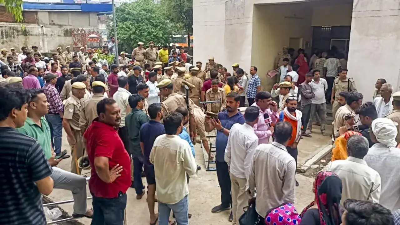Madhya Pradesh: Stampede at Navgrah temple in Gwaliror; one woman dead