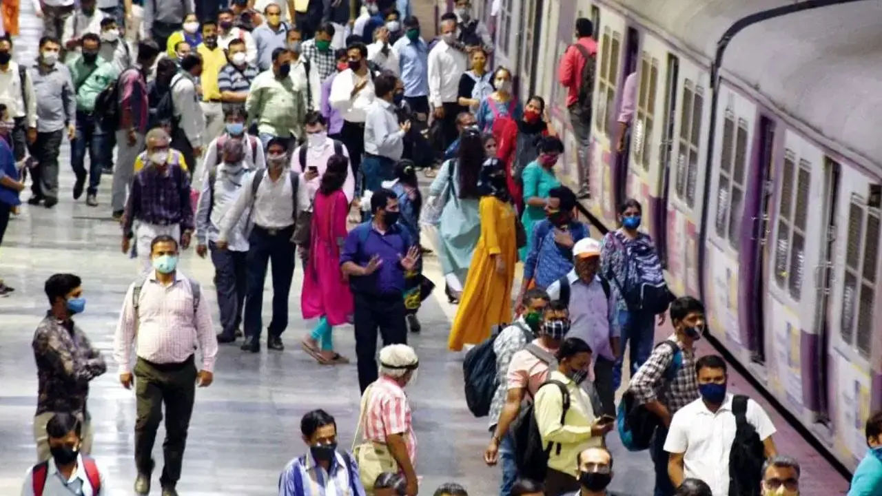 Thane: BJP leader Ram Patkar flags issues over overcrowding at Badlapur station