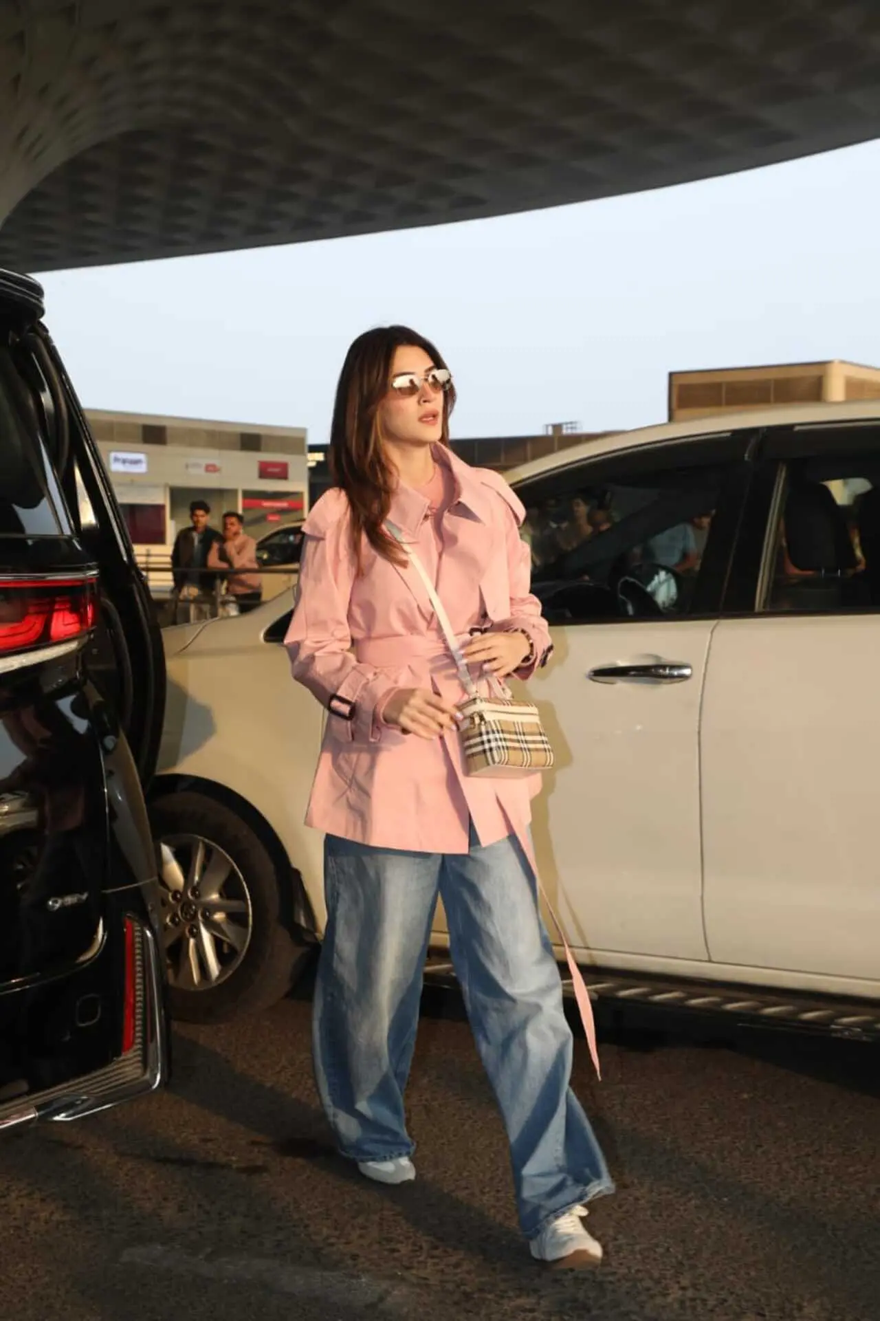 A peachy blazer with denim? Only Kriti Sanon could nail it 