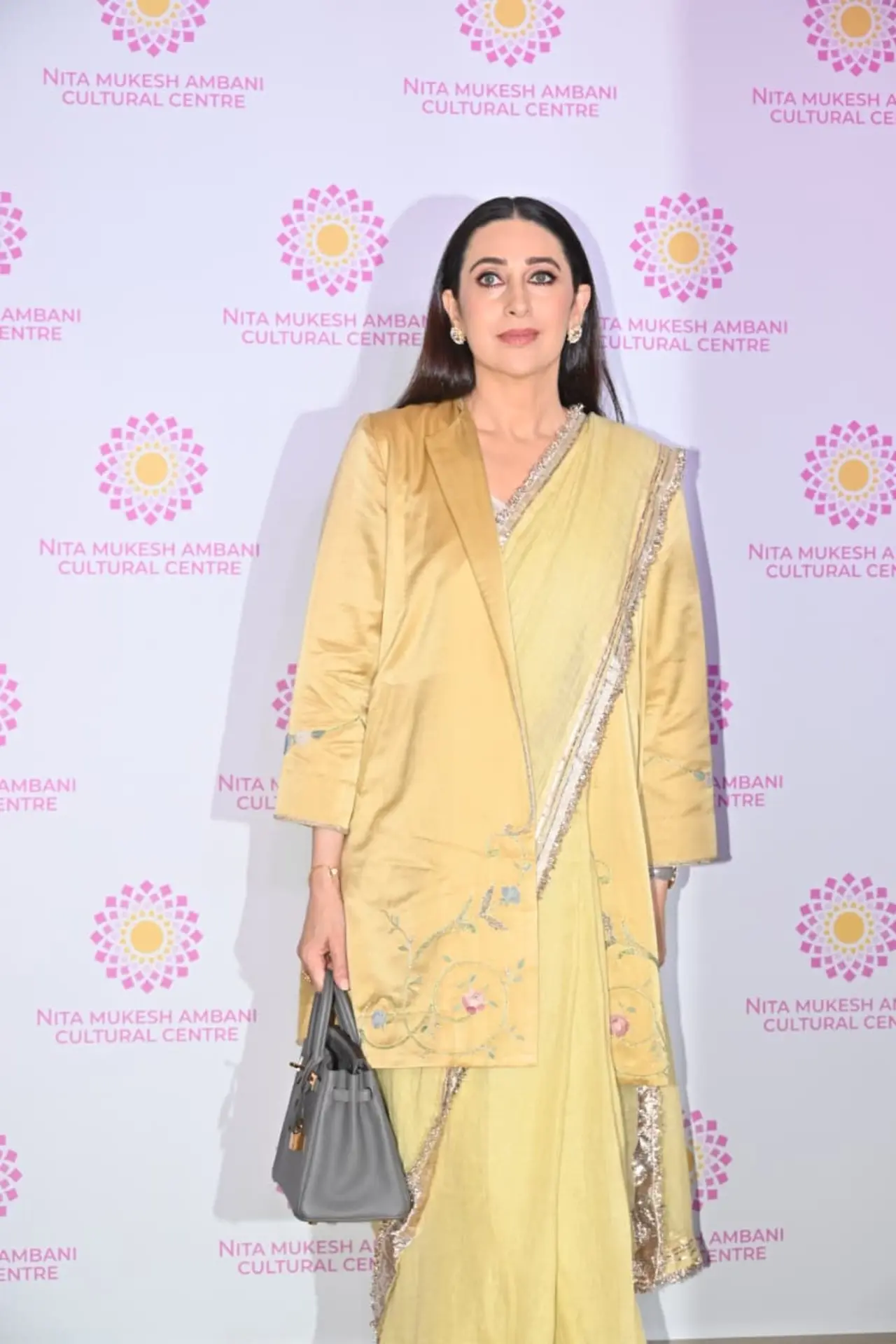 The award of being the timeless diva goes to Karisma Kapoor here