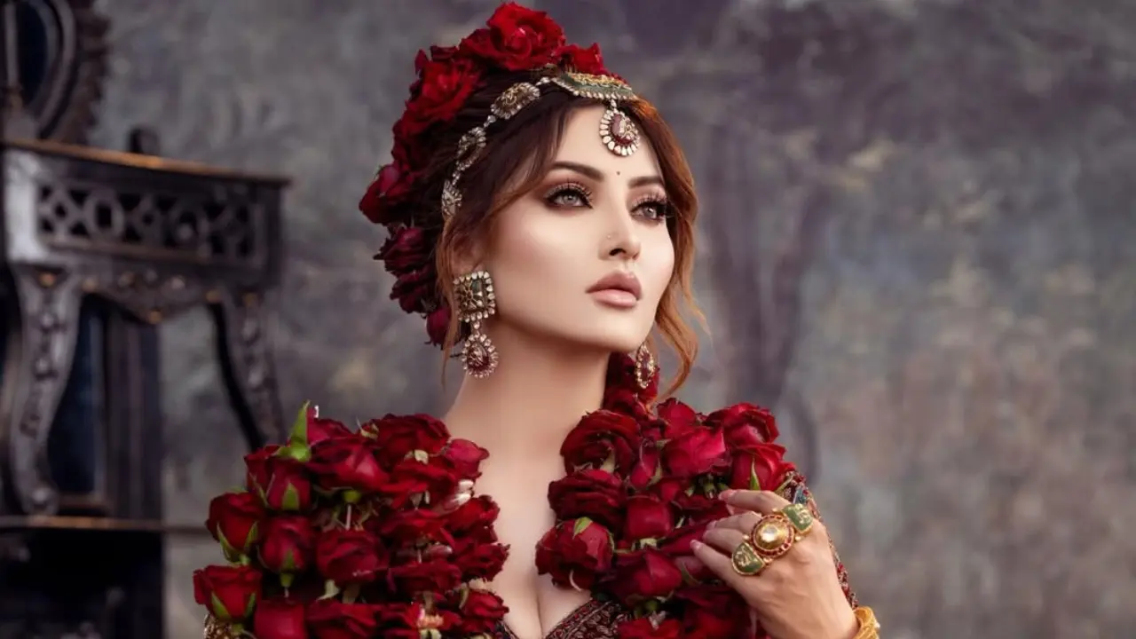 Urvashi Rautela celebrates 32nd birthday with cake worth Rs 16 crore