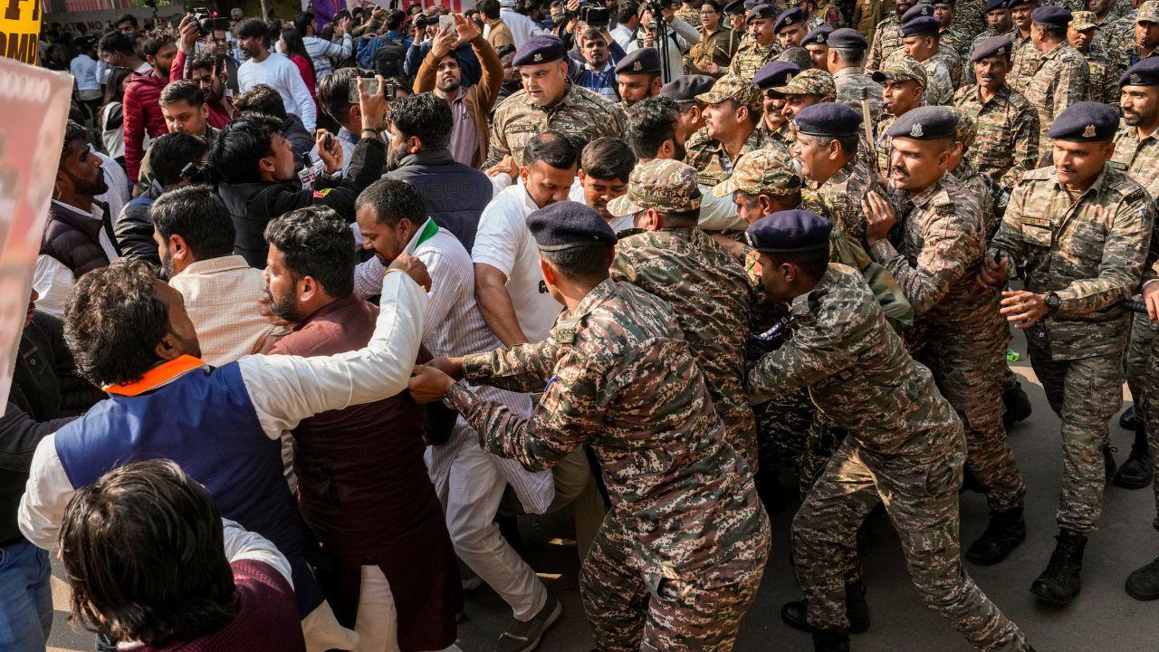 <p>The demonstrators alleged a lack of transparency in the India-US trade agreement and compromise on the country`s security at the China border</p> <p>The demonstrators alleged a lack of transparency in the India-US trade agreement and compromise on the country`s security at the China border</p>