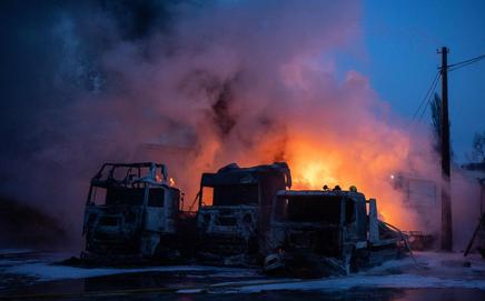 Russian strikes killed one person and wounded 23 others in Kyiv and Kharkiv overnight, underscoring the human cost of the conflict even as diplomacy advances